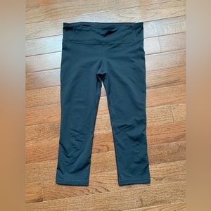 Gap Fit gfast Black Capri Legging, Size M